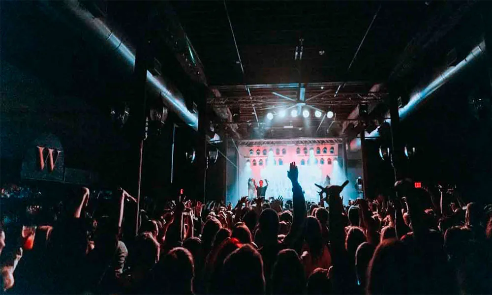 Crowd at a Wooly's show